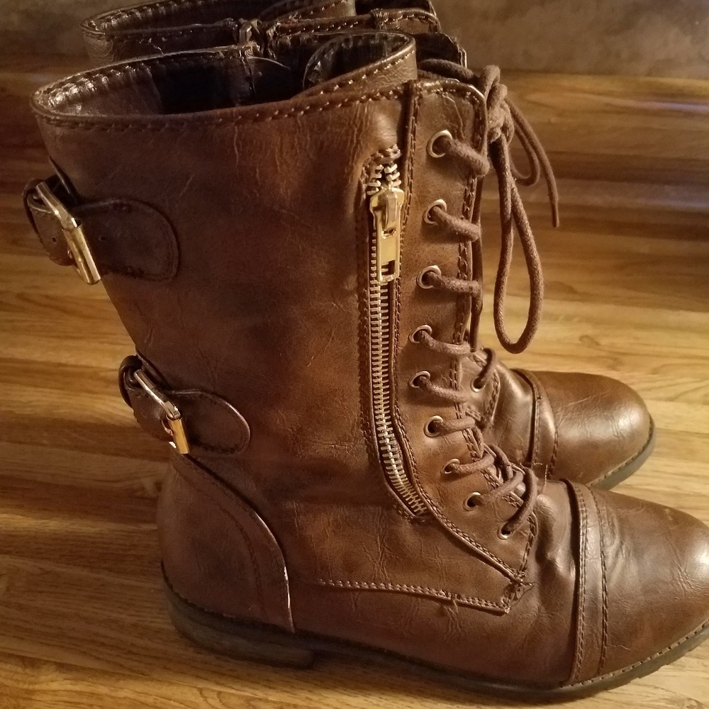 Size 8.5 combat boots